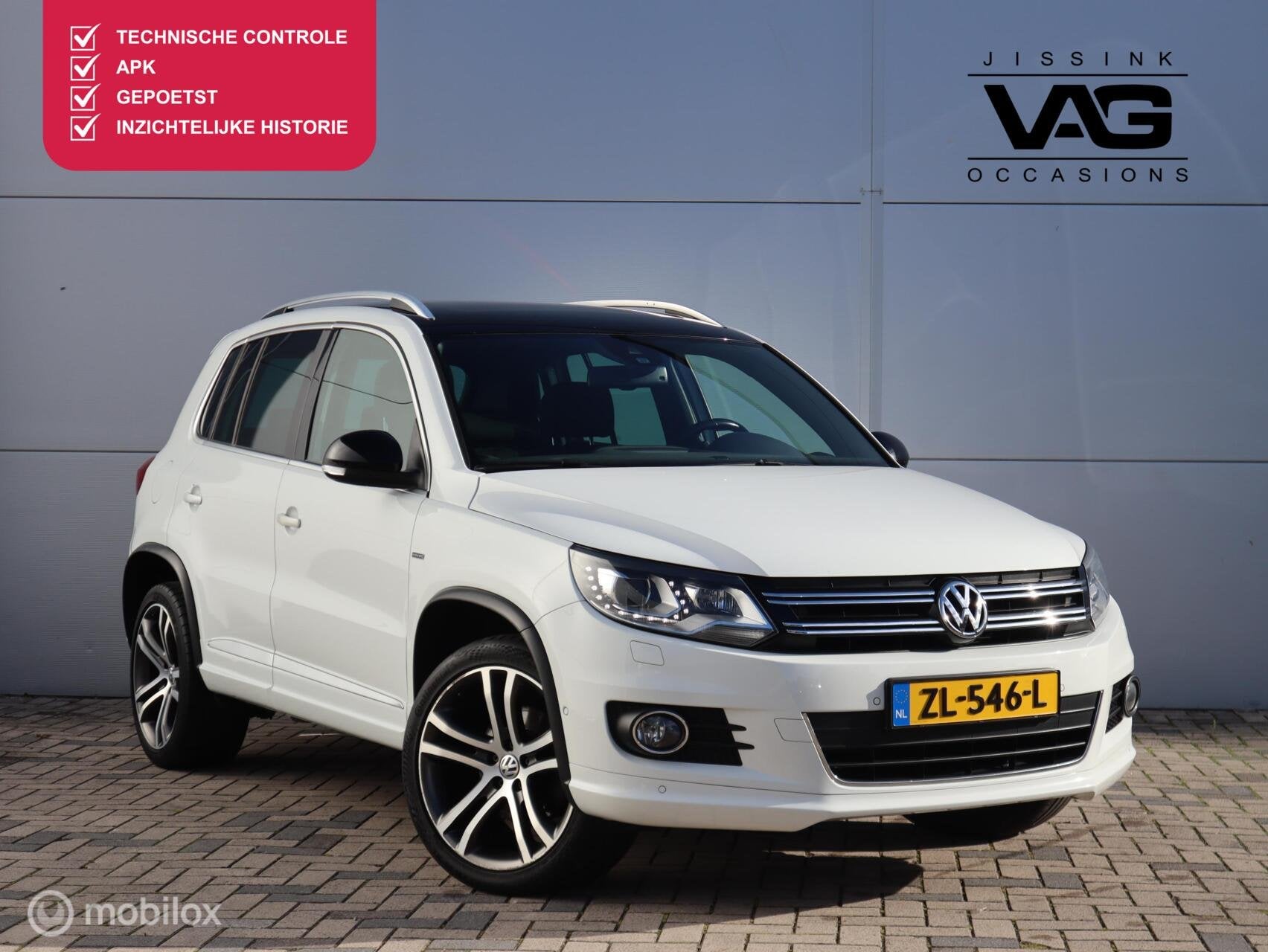 Volkswagen Tiguan 2.0 TSI R Line 4Motion Trekhaak Pano LED S, Auto's, Automaat, Euro 5, Gebruikt, Zwart