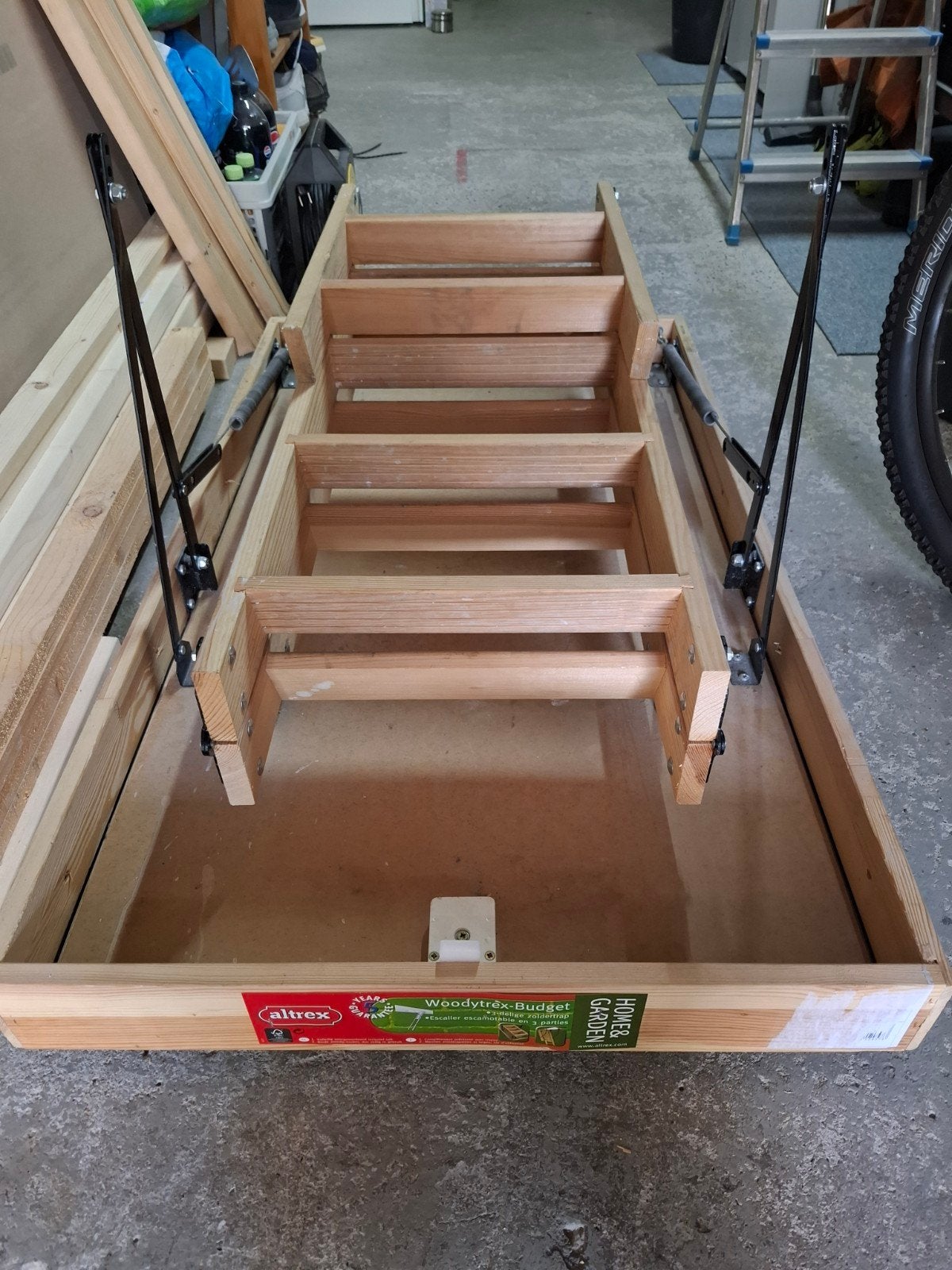 Vlizo trap 240cm, Doe-het-zelf en Verbouw, Ladders en Trappen, Ophalen, 2 tot 4 meter