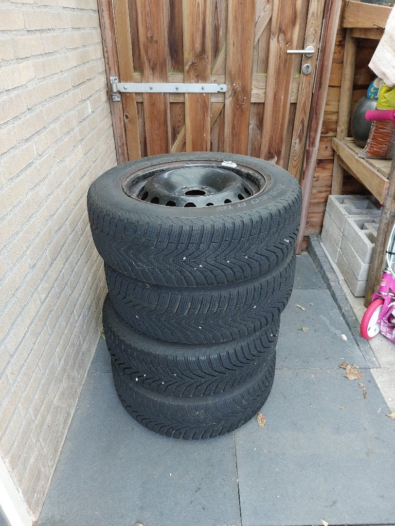 Renault Megane III Winterwielen 205/60R16 82H, Auto-onderdelen, Ophalen, Gebruikt, 16 inch, Banden en Velgen
