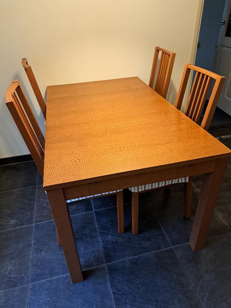 Gratis ophalen eettafel en vier stoelen, Ophalen, Gebruikt, 100 tot 150 cm, 50 tot 100 cm