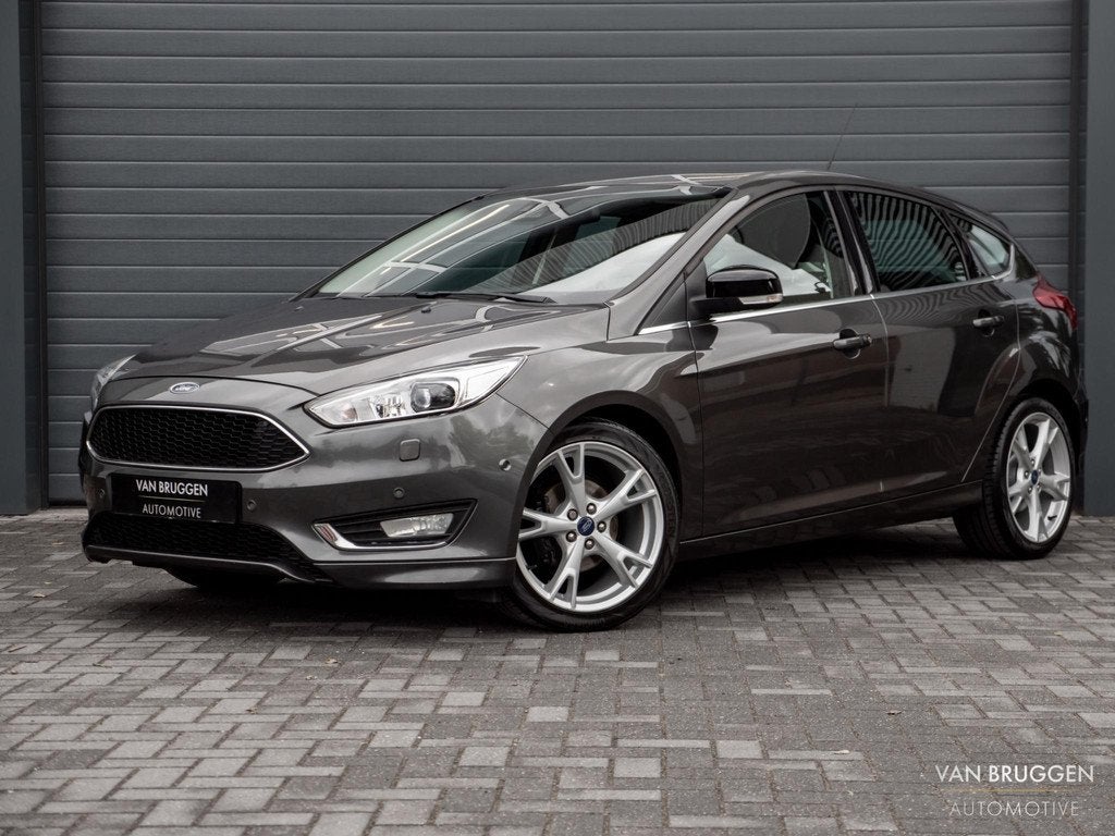 Ford Focus 1.0 Titanium Edition Origineel NL / NAP, Gebruikt, Bedrijf, 3 cilinders, Zilver of Grijs