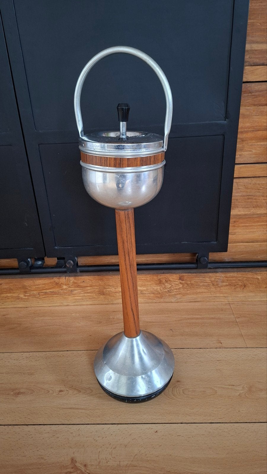 Vintage staande asbak met houten accenten, Antiek en Kunst, Ophalen of Verzenden