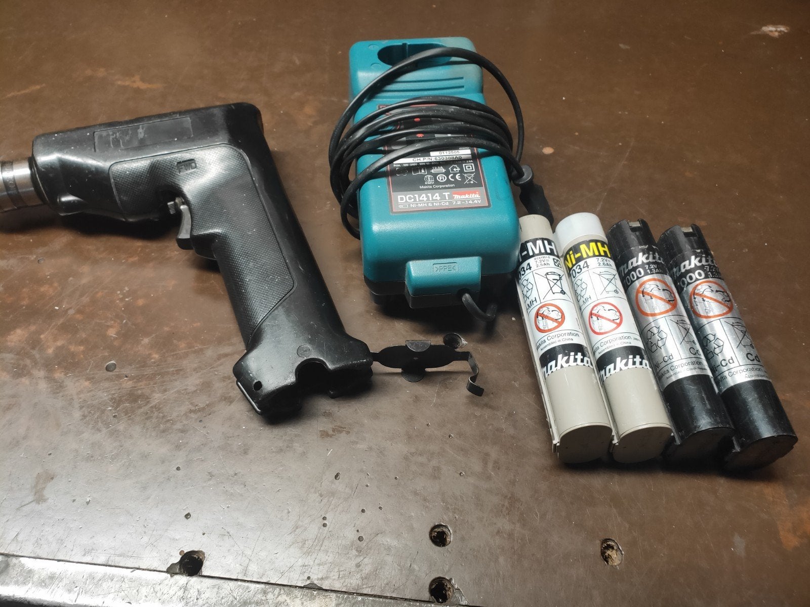 Makita schroef Boormachine met Lader en Accu's (7.2V), Ophalen, Gebruikt, Minder dan 400 watt, Boormachine