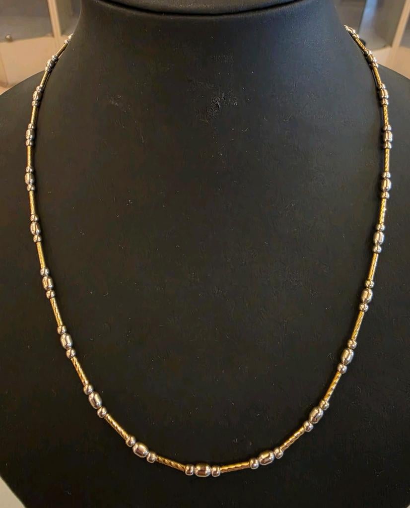 14 karaats gouden bicolor bolletjes / staafjes ketting 45 cm, Sieraden, Tassen en Uiterlijk, Kettingen, Verstelbaar, Ophalen of Verzenden