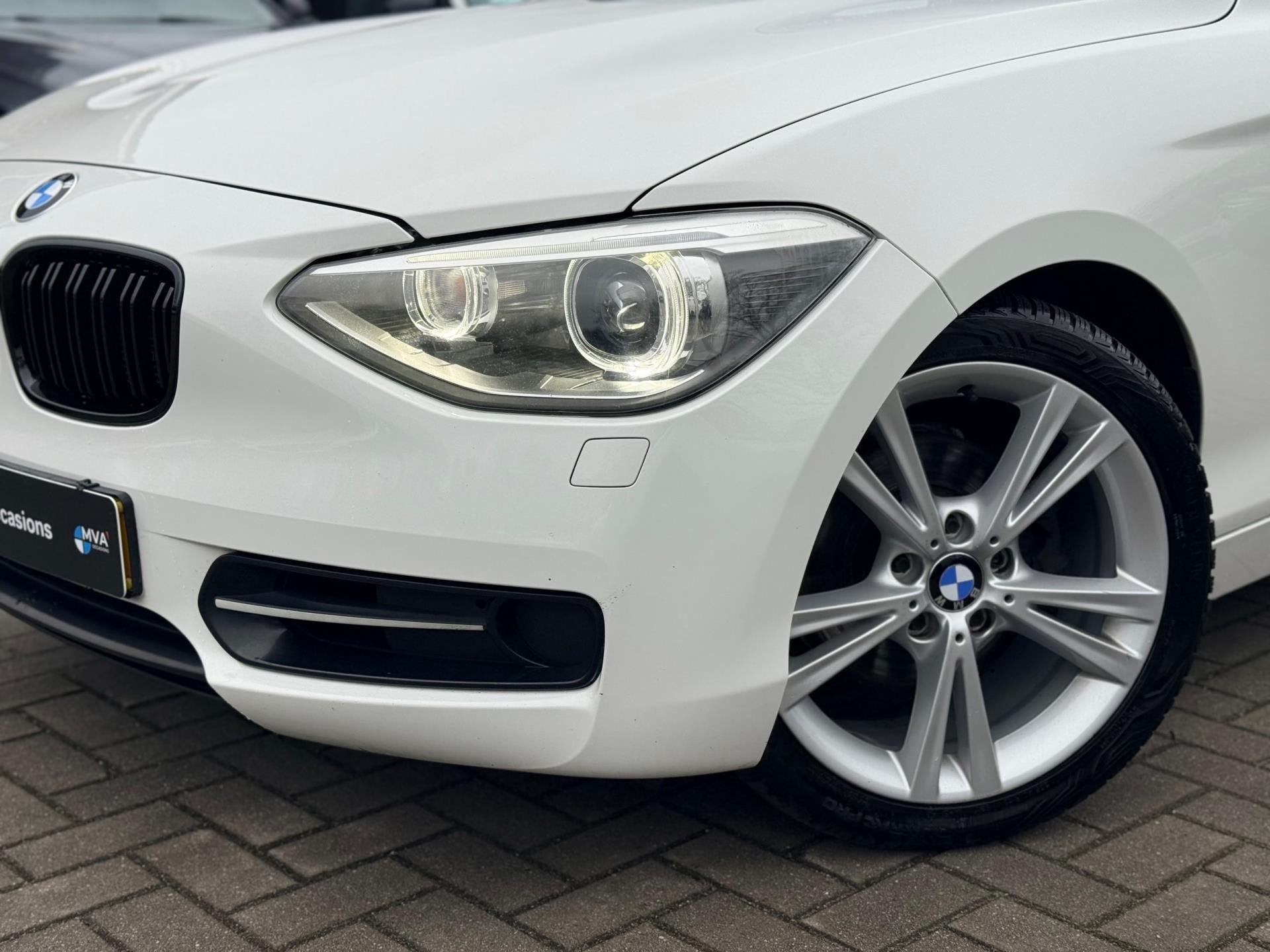 BMW 1-serie 118i Sport|Nieuwe Ketting + Klepseals|Automaat|C, Auto's, BMW, Gebruikt, Zwart, 4 cilinders, 1290 kg