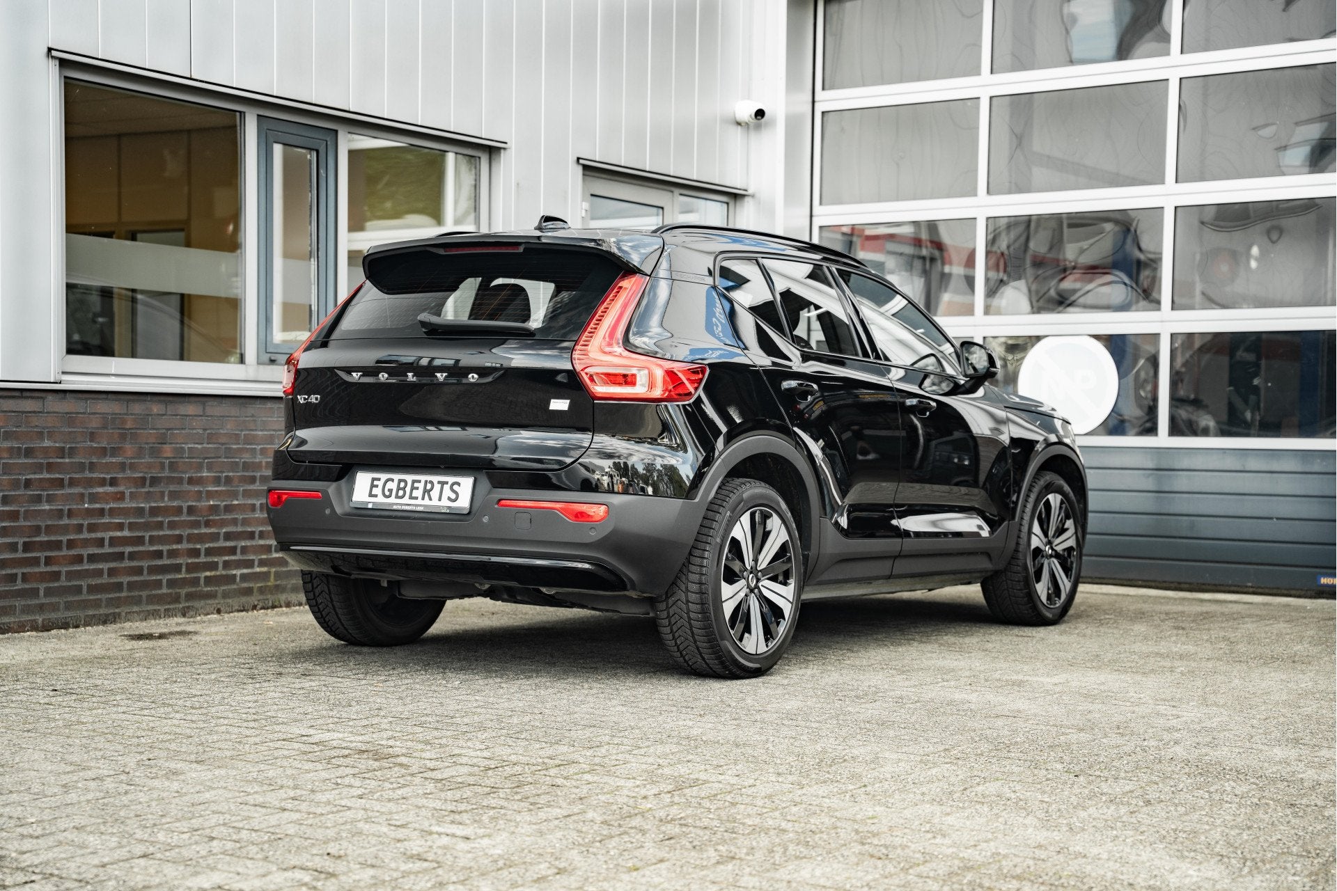 Volvo XC40 Recharge Core 70 kWh | Apple Carplay/Android Auto, Stof, Gebruikt, Zwart, 435 min