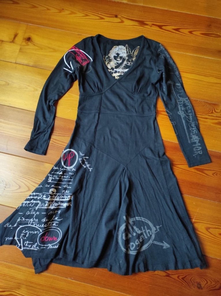 Desigual jurk zwart / rood, lange mouw maat S, Zwart, Ophalen of Verzenden, Zo goed als nieuw, Onder de knie