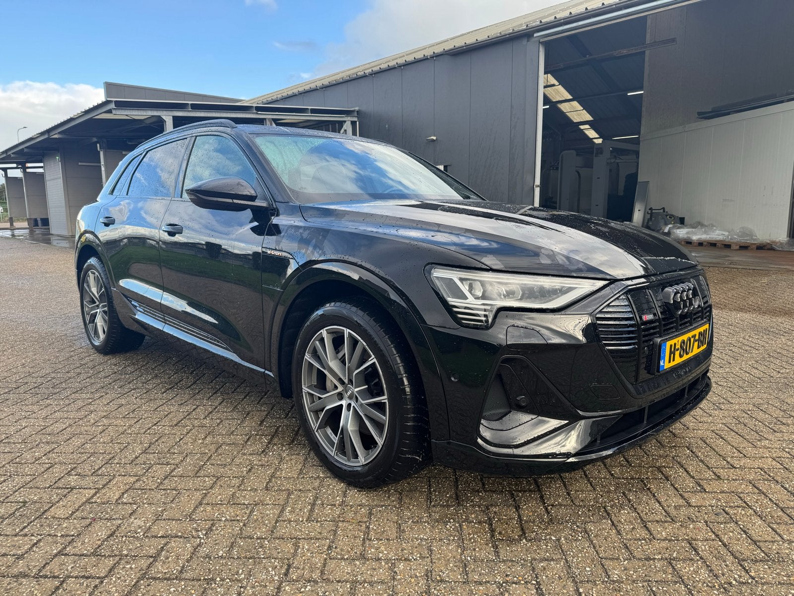 Audi e-tron 50 Quattro 313pk 2019 Zwart, Auto's, Automaat, 1800 kg, 124 €/maand, Zwart