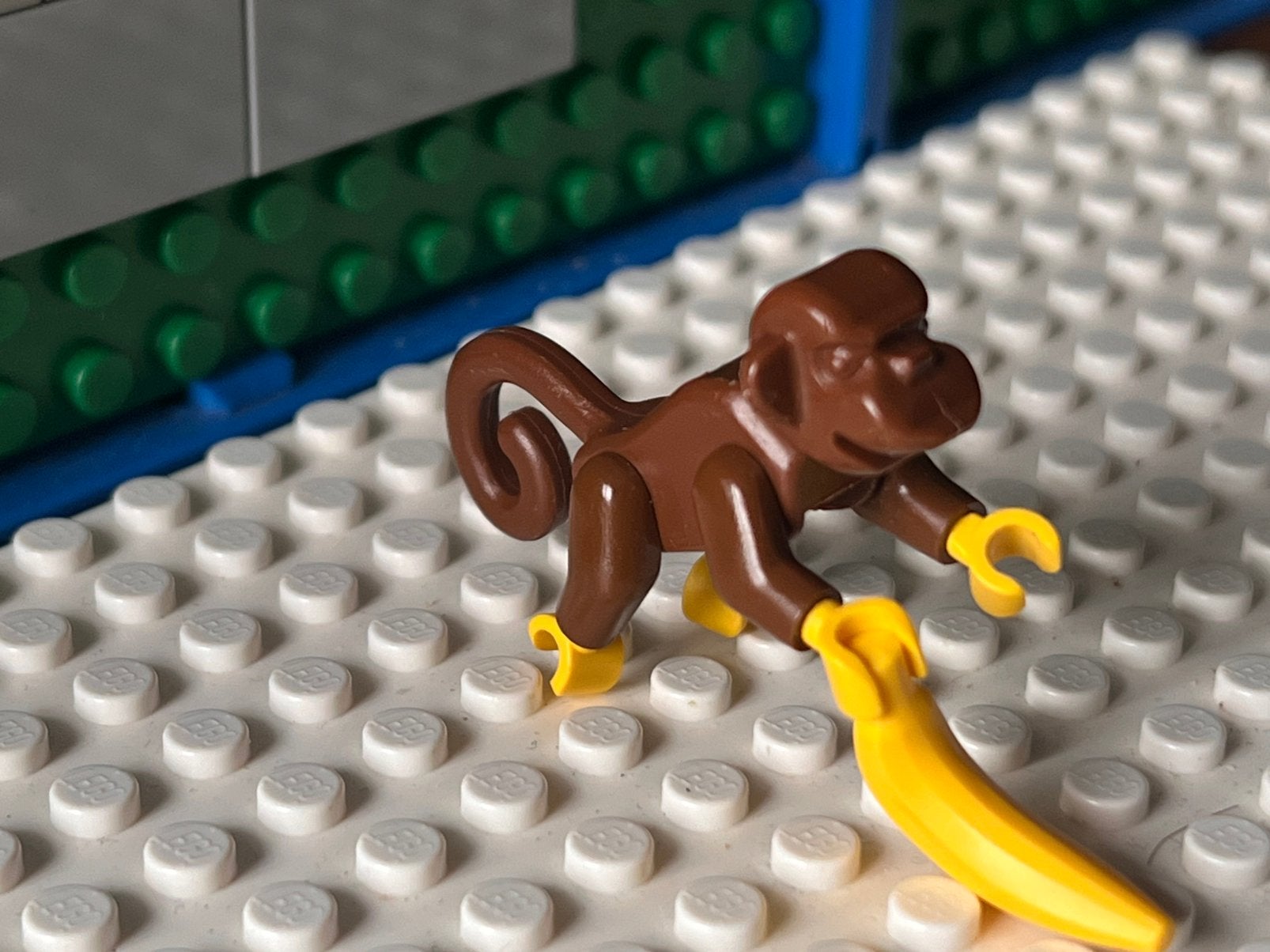 Lego aapje met banaan minifiguur, Ophalen of Verzenden, Zo goed als nieuw