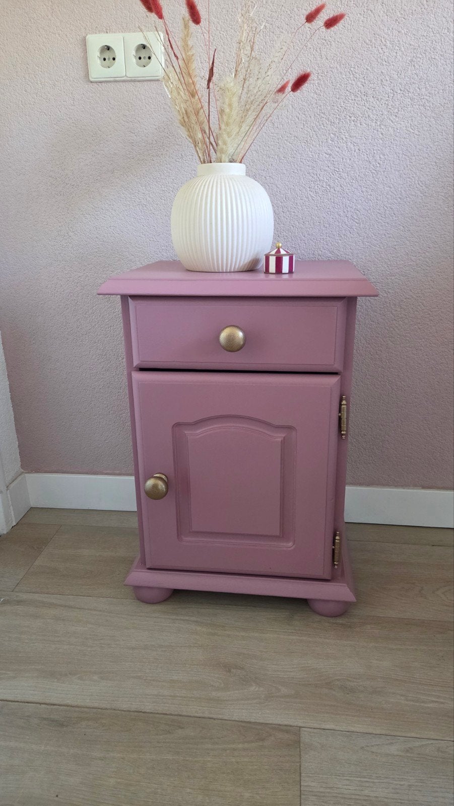 Nachtkastje oud roze, Huis en Inrichting, Slaapkamer | Nachtkastjes, Ophalen, Minder dan 45 cm