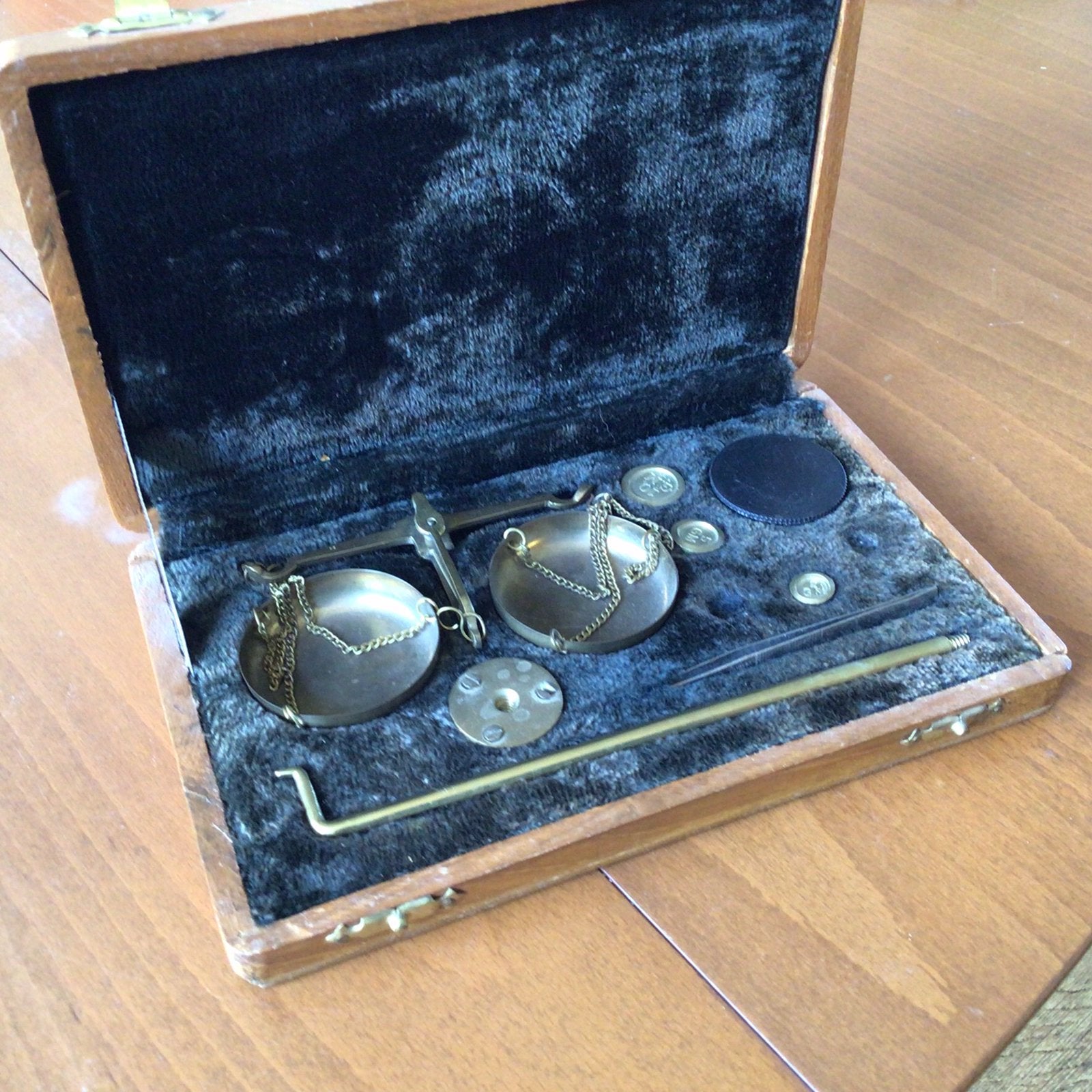 Goud weegschaaltje met gewichtjes, Ophalen of Verzenden