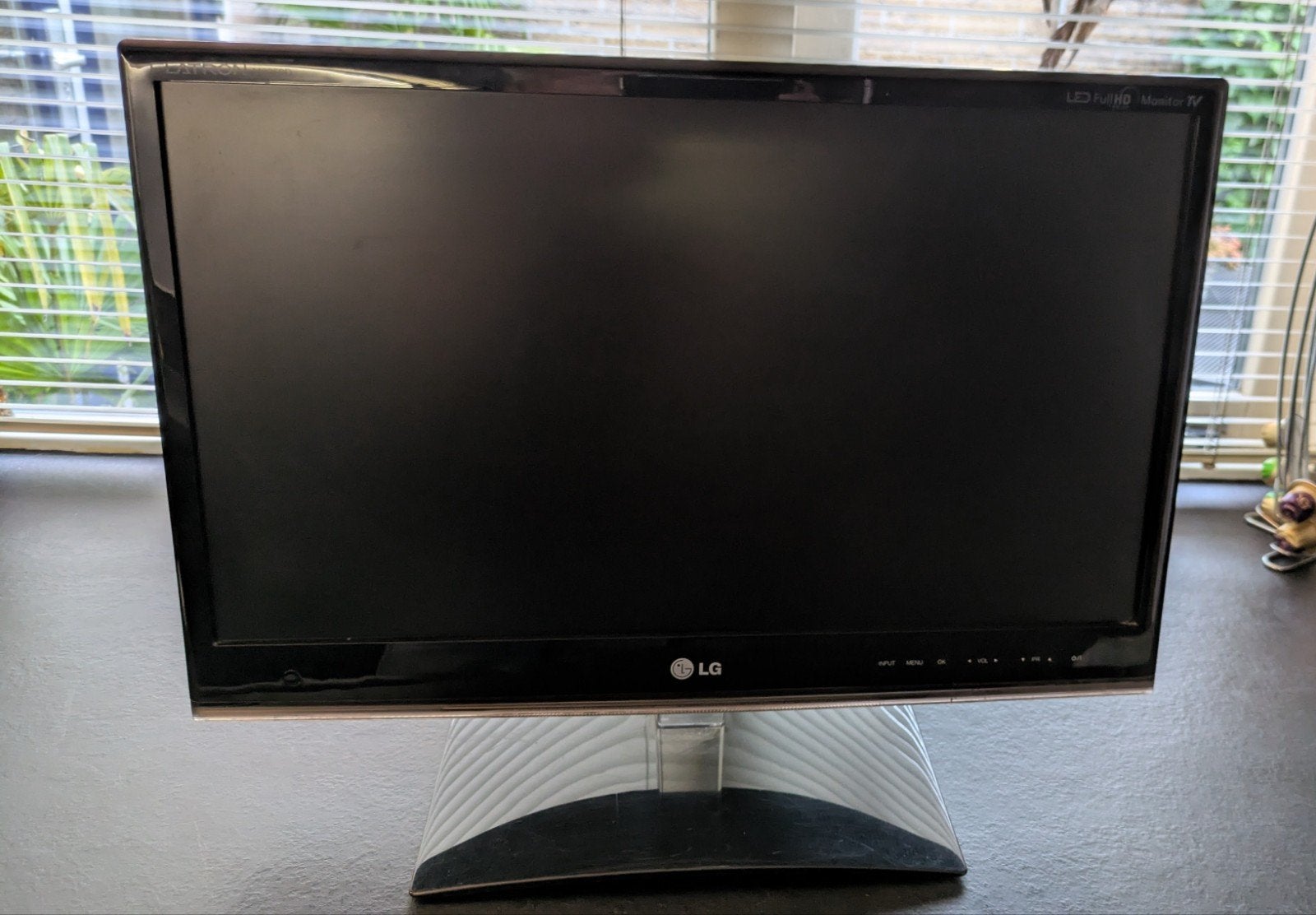 LG computer scherm 50x32cm, Computers en Software, Ophalen, LG
