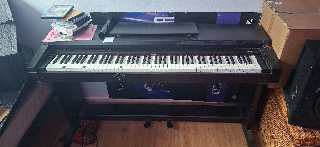 Roland HP1300e, Ophalen, Gebruikt, 88 toetsen, Roland