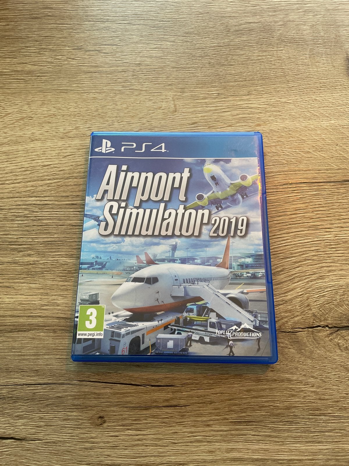 Airport Simulator 2019 PS4 - Licht beschadigde hoes, Gebruikt, 1 speler, Ophalen of Verzenden, Vanaf 3 jaar