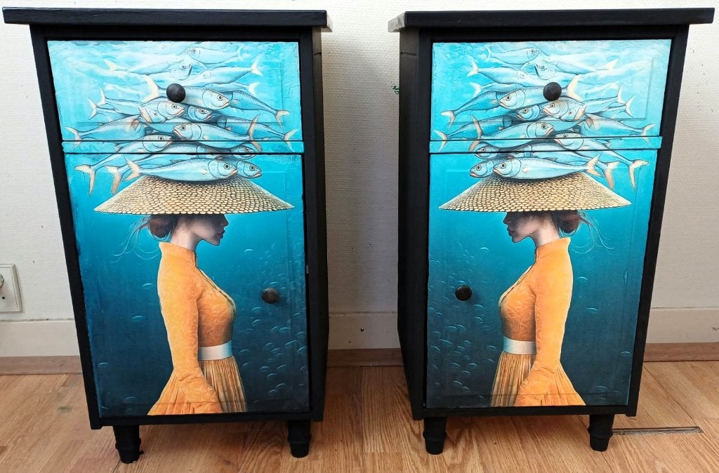 2 Zwarte nachtkastjes “Vrouw met vissenhoed”, eclectisch, Ophalen of Verzenden, Zo goed als nieuw, Tweepersoons, 140 cm