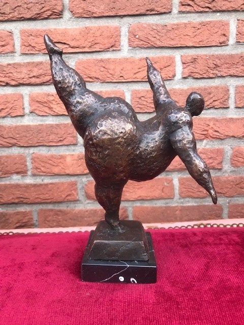 gezette dame in uitbundige pose, brons en marmer, Ophalen of Verzenden, Brons