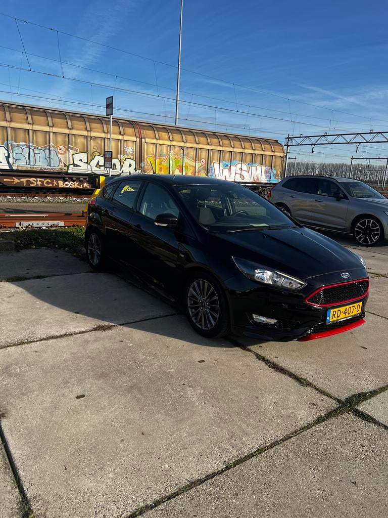Ford Focus 1.0 125pk 6 bak ST-LINE 2017, 125 pk, Zwart, Zwart, Origineel Nederlands