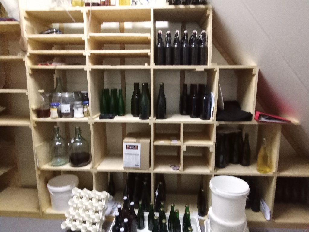 Complete bierbrouwset met flessen en rekken, Ophalen, Gebruikt