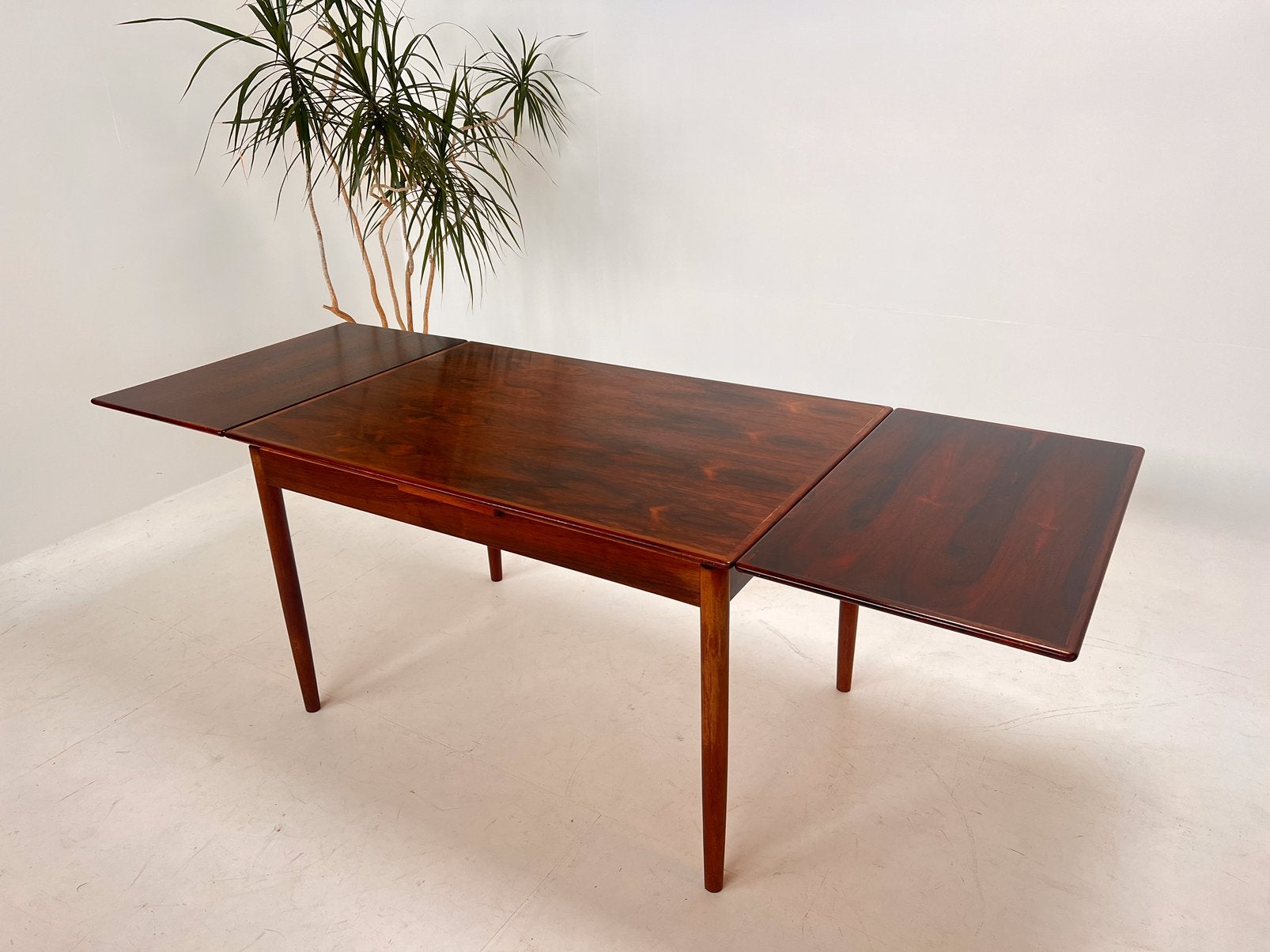 Foto 2 van Vintage jaren 60 uitschuif tafel. Palisander.