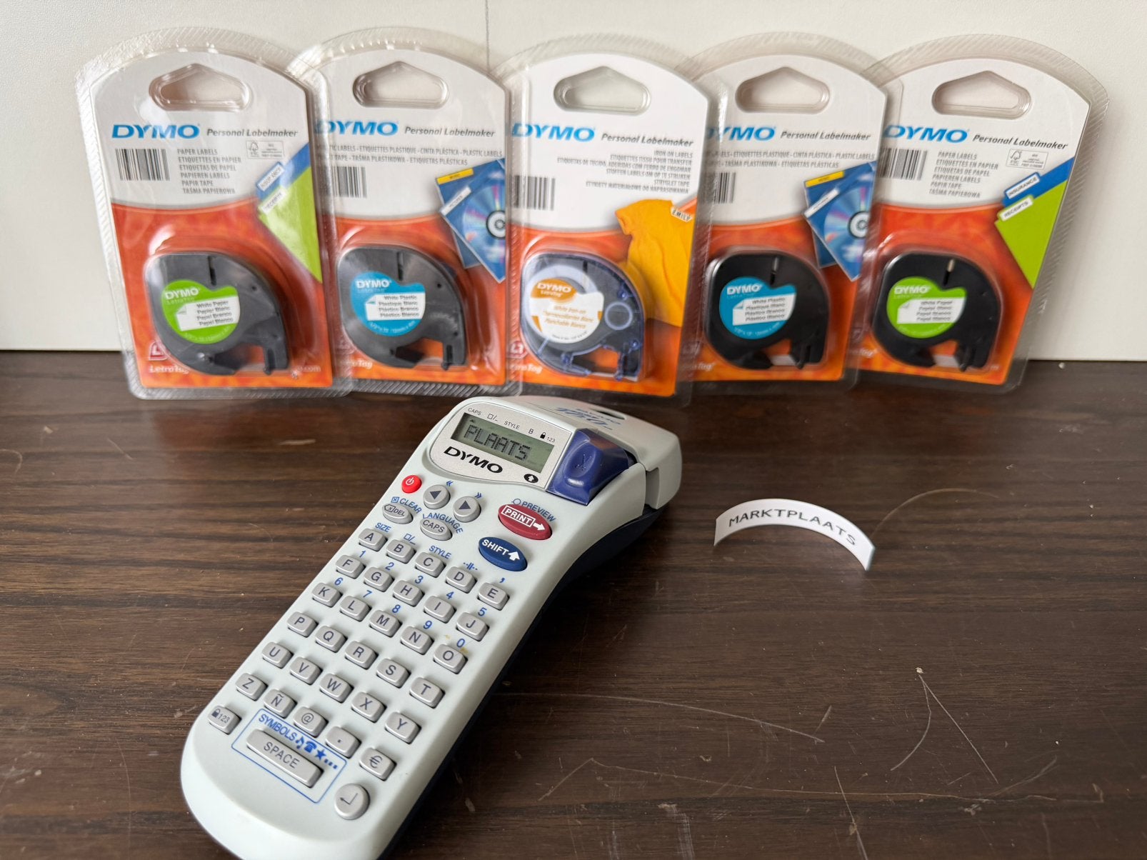 Dymo LetraTag labelmaker + 5 originele nieuwe labelcassettes, Computers en Software, Labelprinters, Ophalen of Verzenden, Zo goed als nieuw