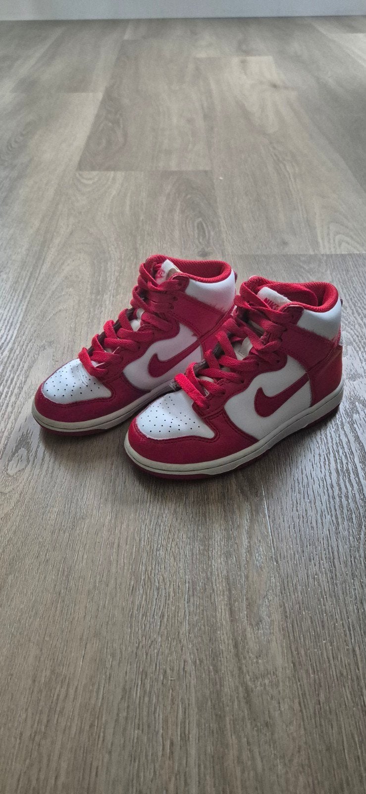 Nike Dunk High Sneakers Rood/Wit - Maat 28,5, Ophalen of Verzenden, Gebruikt, Nike, Sportschoenen