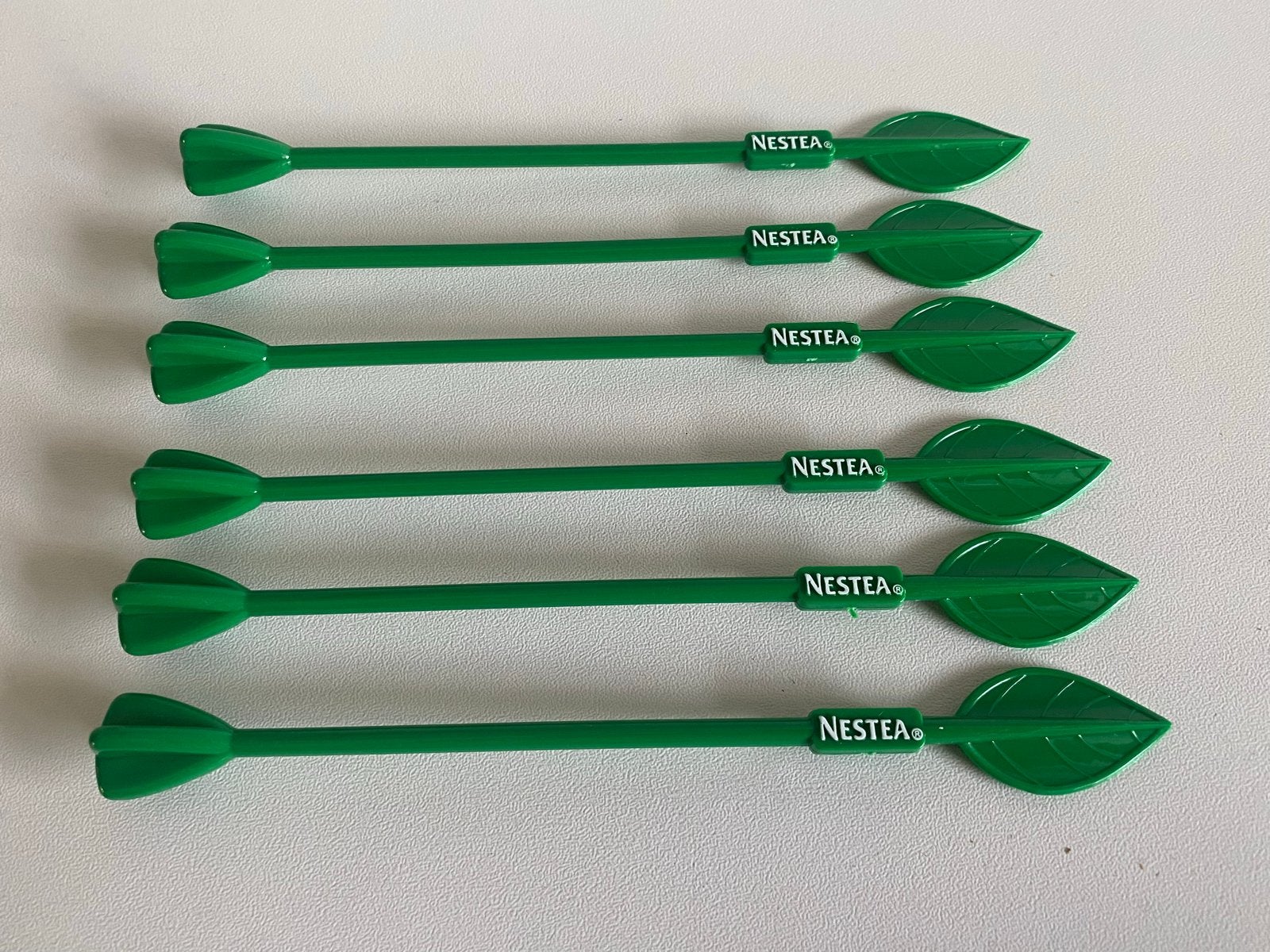 6 Nestea Roerstaafjes - Groen, Bladvormig. Lengte 16 cm., Verzamelen, Ophalen, Zo goed als nieuw, Overige typen