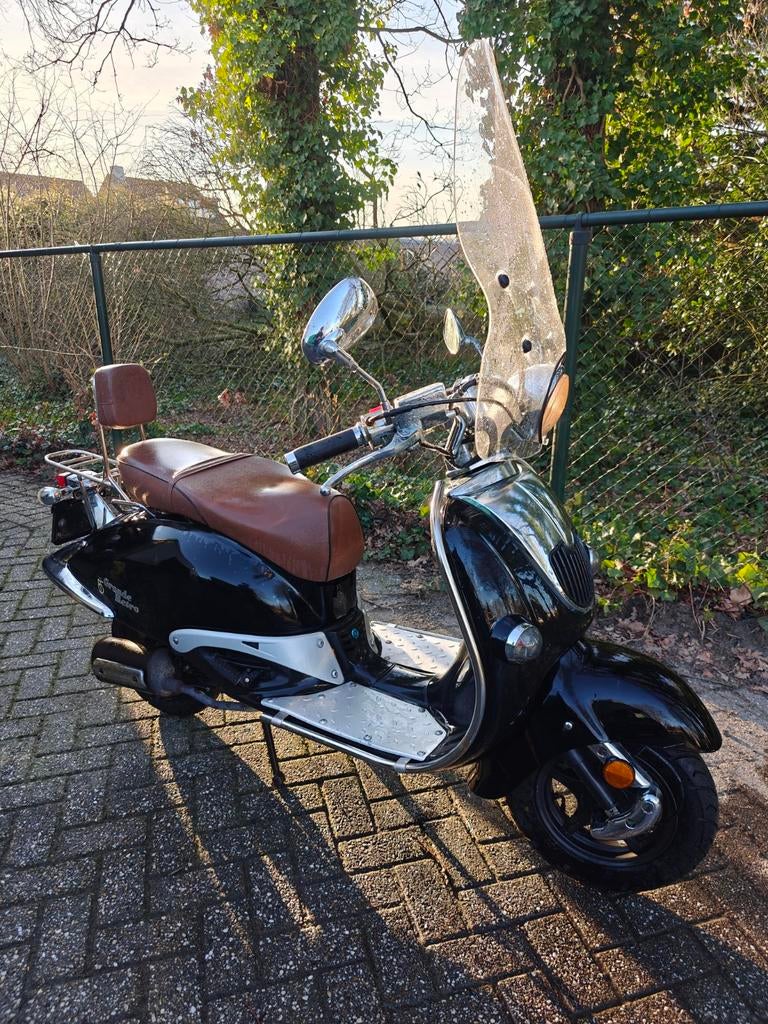 Btc retro 25km snor scooter originele staat snorfiets, Fietsen en Brommers, Overige merken, Ophalen of Verzenden, Zo goed als nieuw