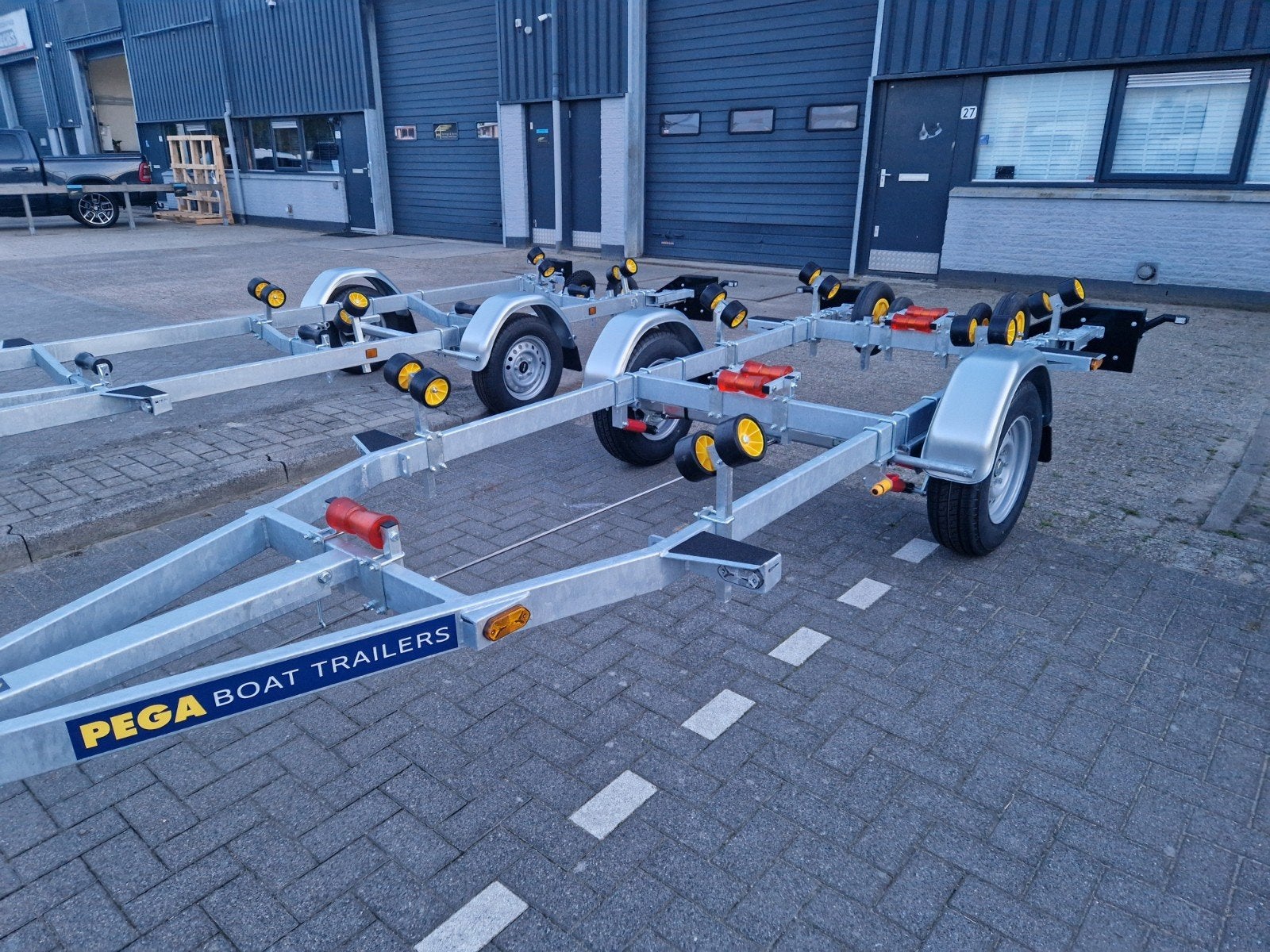 Pega SH 1350/600 geremde kanteltrailer uit voorraad !!!!