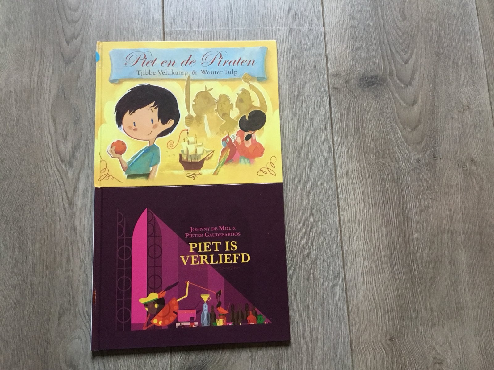 Sinterklaasboeken: Piet en de Piraten & Piet is Verliefd, Ophalen of Verzenden, Zo goed als nieuw, Fictie algemeen