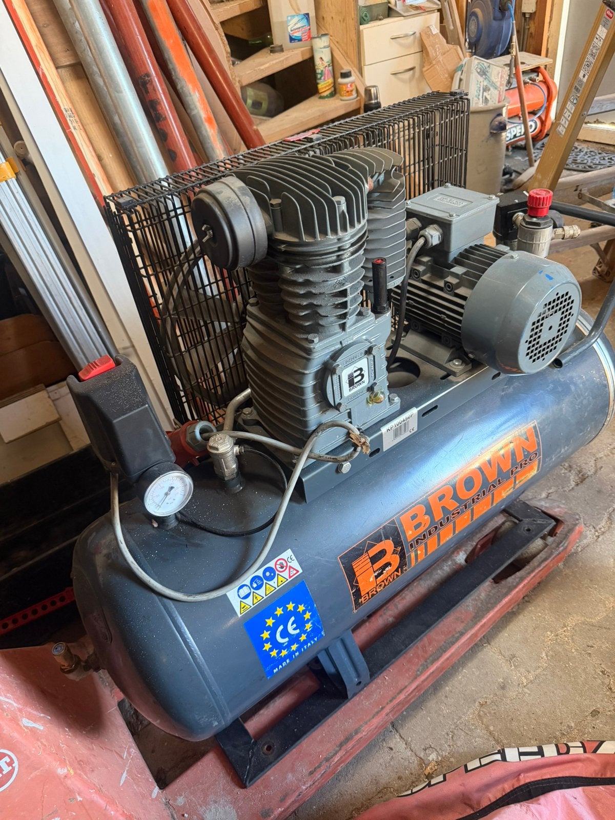Brown compressor, 100 liter of meer, Ophalen, Zo goed als nieuw, Minder dan 200 liter/min