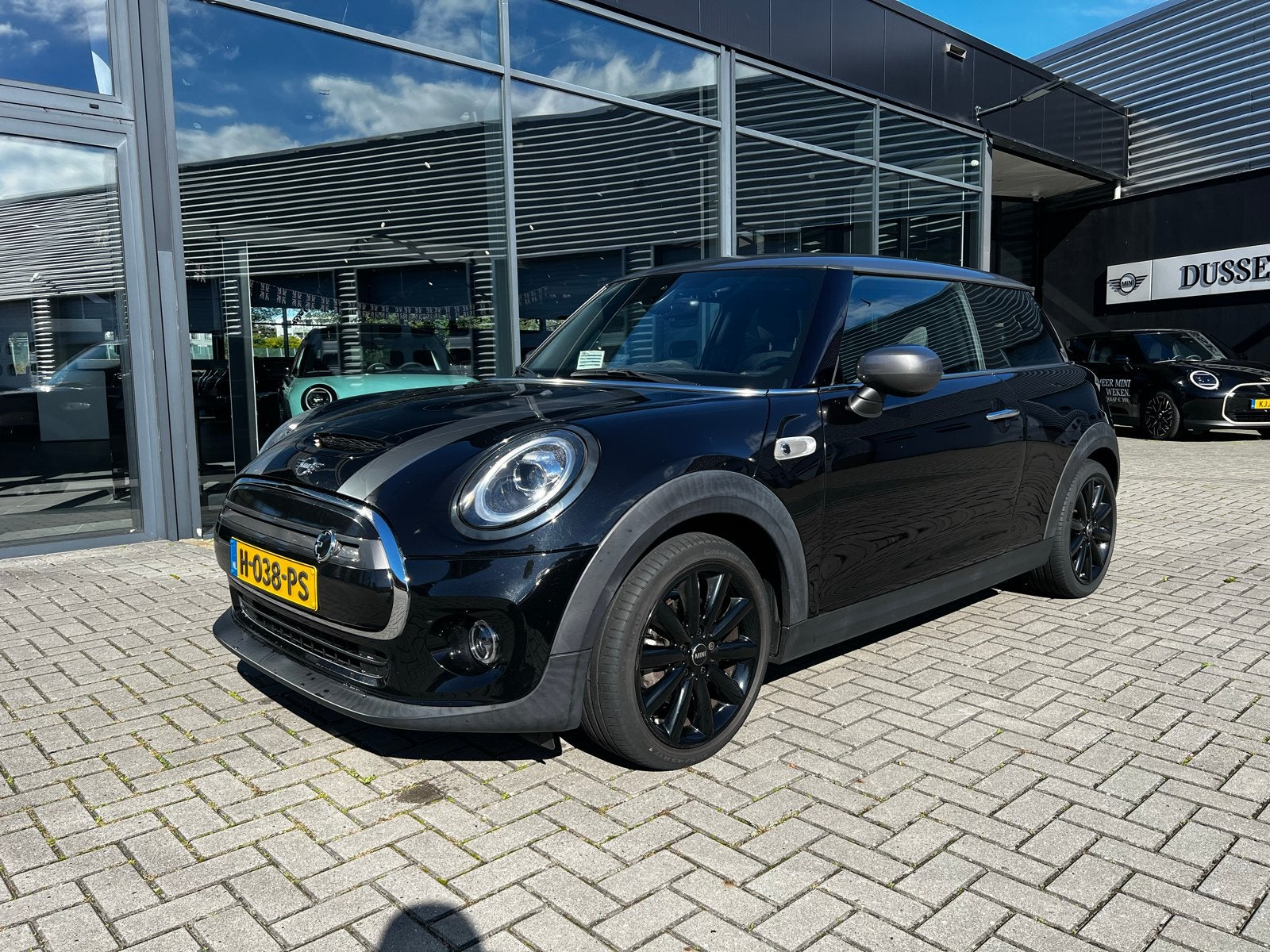 Mini 3-deurs (f56) Electric 184pk Aut 2020 Zwart, Auto's, 50 €/maand, 1340 kg, 4 stoelen, Elektrisch