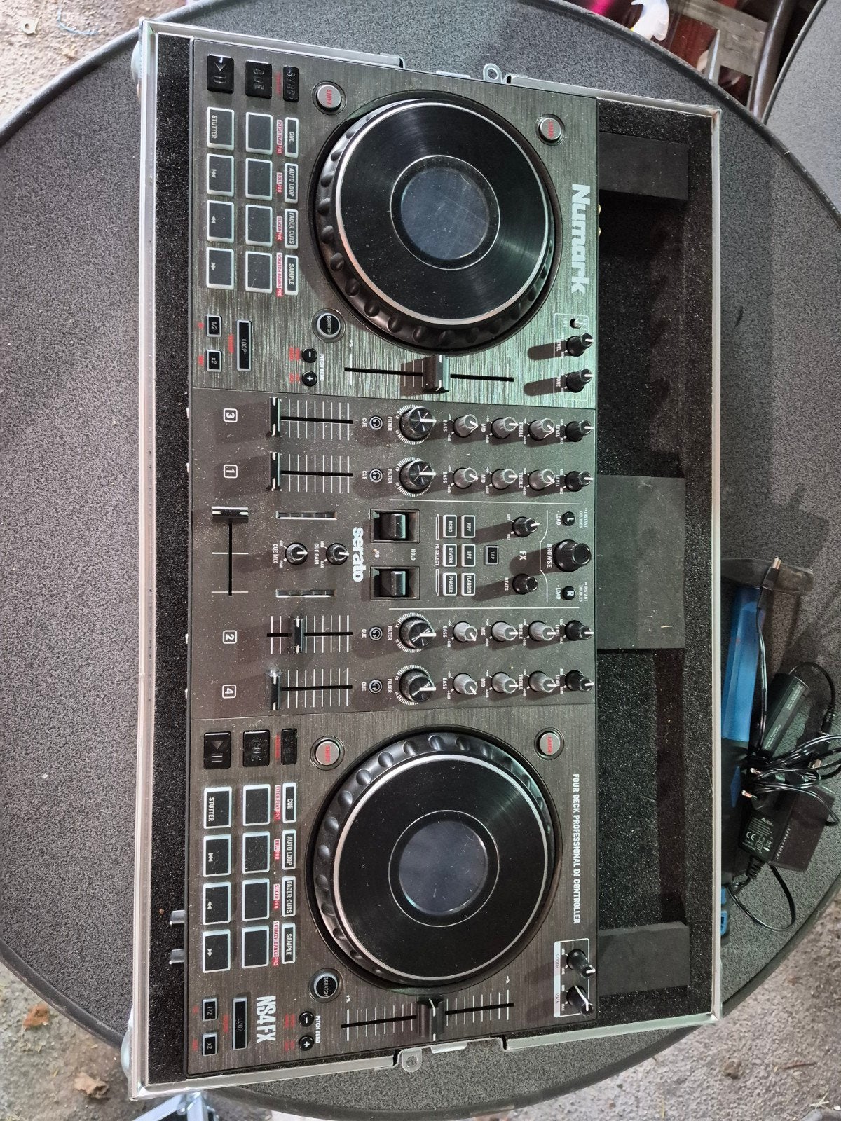 Numark Serato DJ-tafel - in flightcase koffer, Ophalen, Gebruikt, Dj-set, Numark