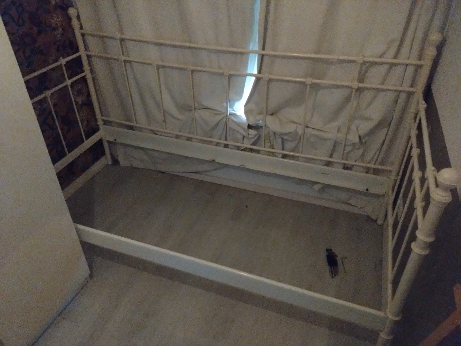 IKEA TROMSNES bedframe met matras - 90x200 cm, Ophalen, Gebruikt, 90 cm, Eenpersoons
