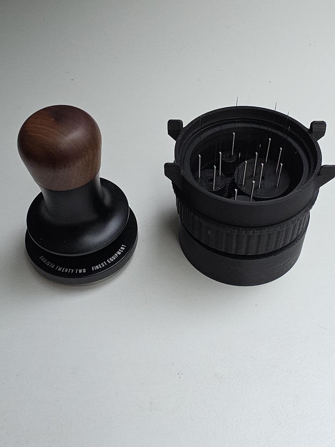 Barista Twenty Two Tamper & WDT Tool - Zo goed als nieuw, Overige typen, Ophalen of Verzenden, Zo goed als nieuw, Zwart