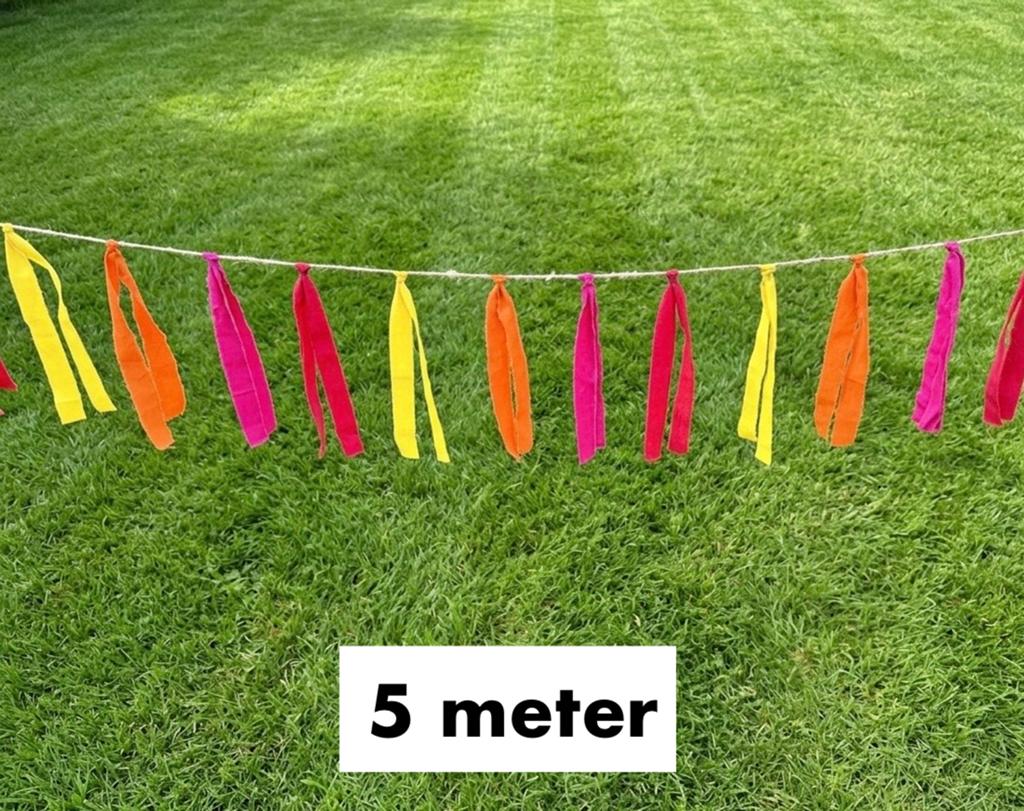 Nieuwe stoffen slinger 5 meter (felroze/rood/oranje/geel), Ophalen of Verzenden, Nieuw, Versiering, Overige