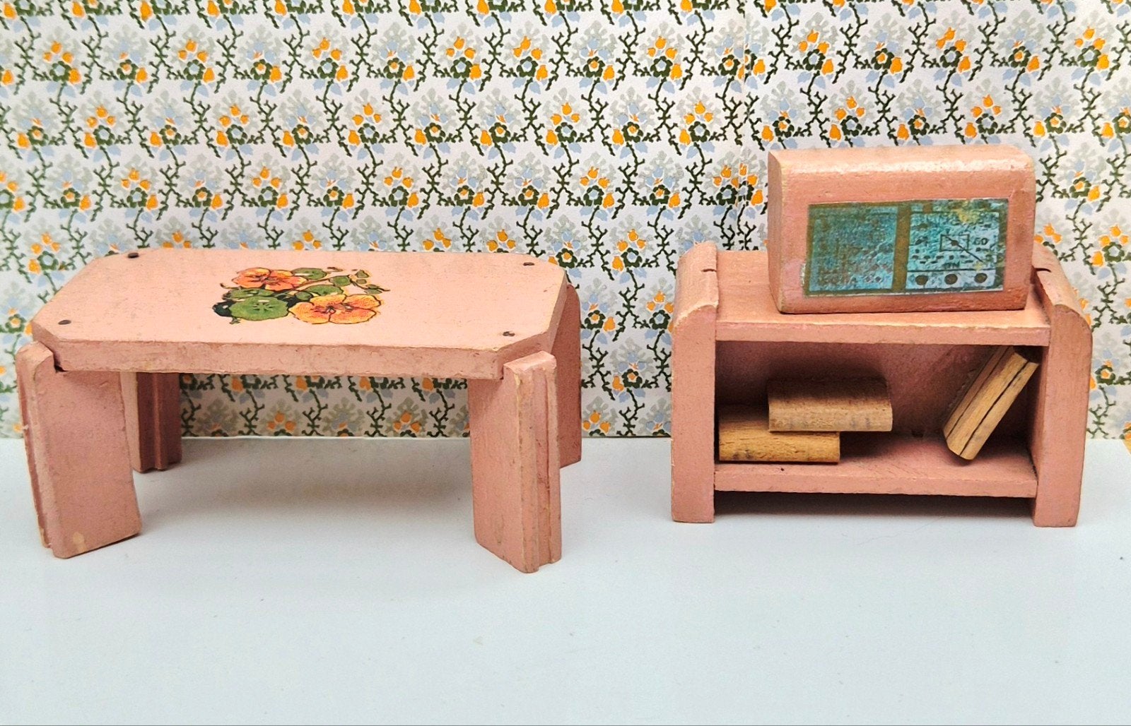 Antieke poppenhuis meubels roze tafel, kast, radio vintage, Ophalen of Verzenden