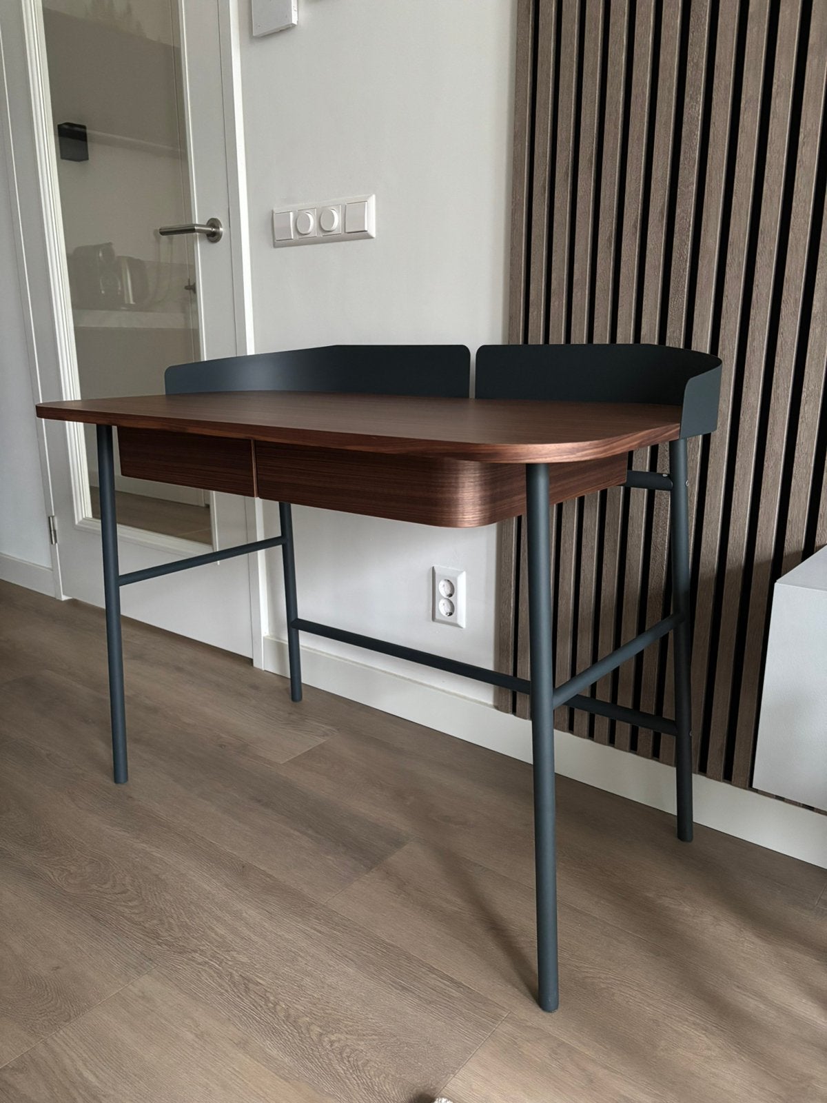 Harto - bureau Victor / work desk, Ophalen, Zo goed als nieuw