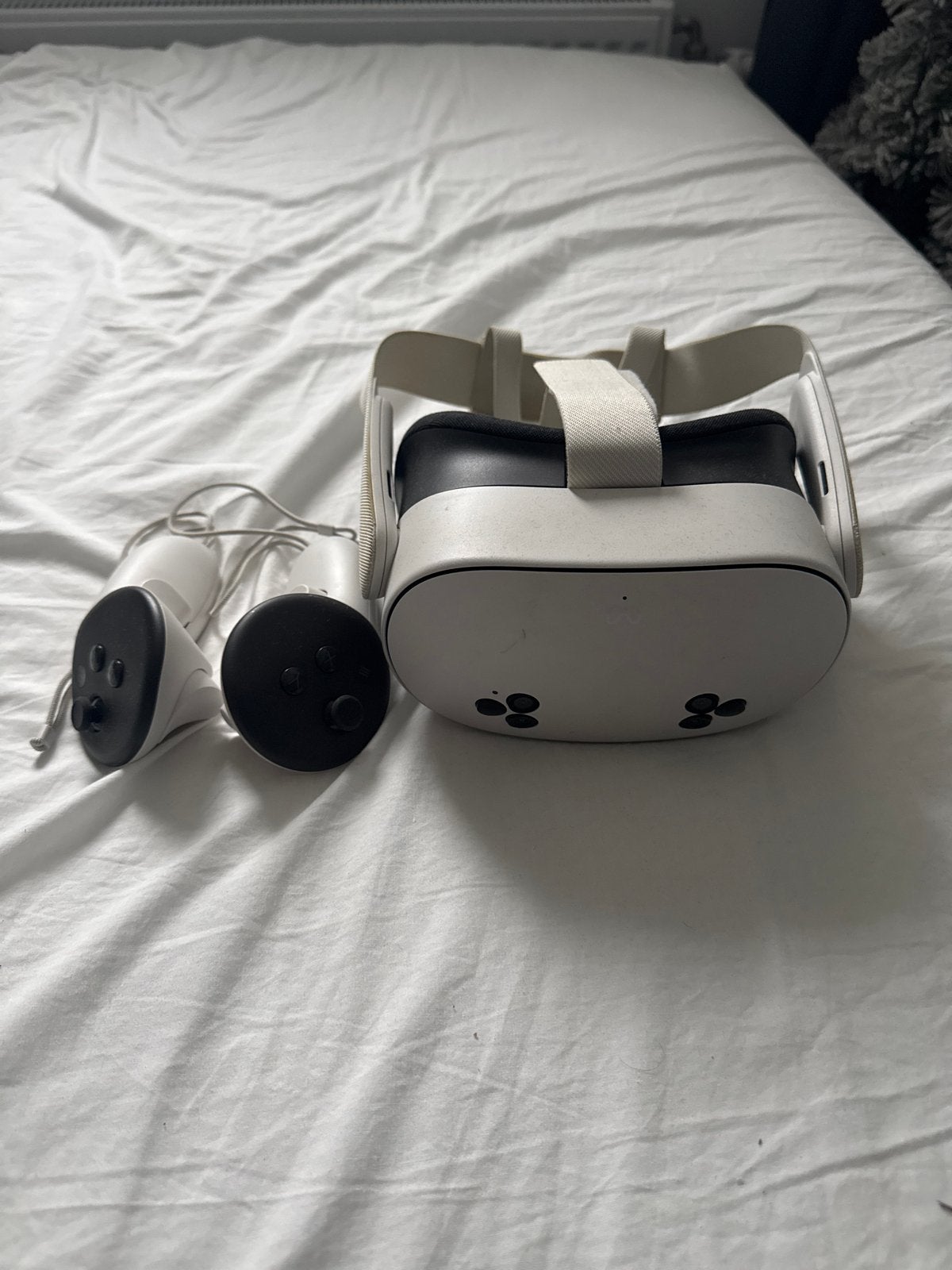 Meta Quest 2 VR-headset met controllers 128GB, Spelcomputers en Games, Virtual Reality, Ophalen, VR-bril, Zo goed als nieuw, Overige platformen