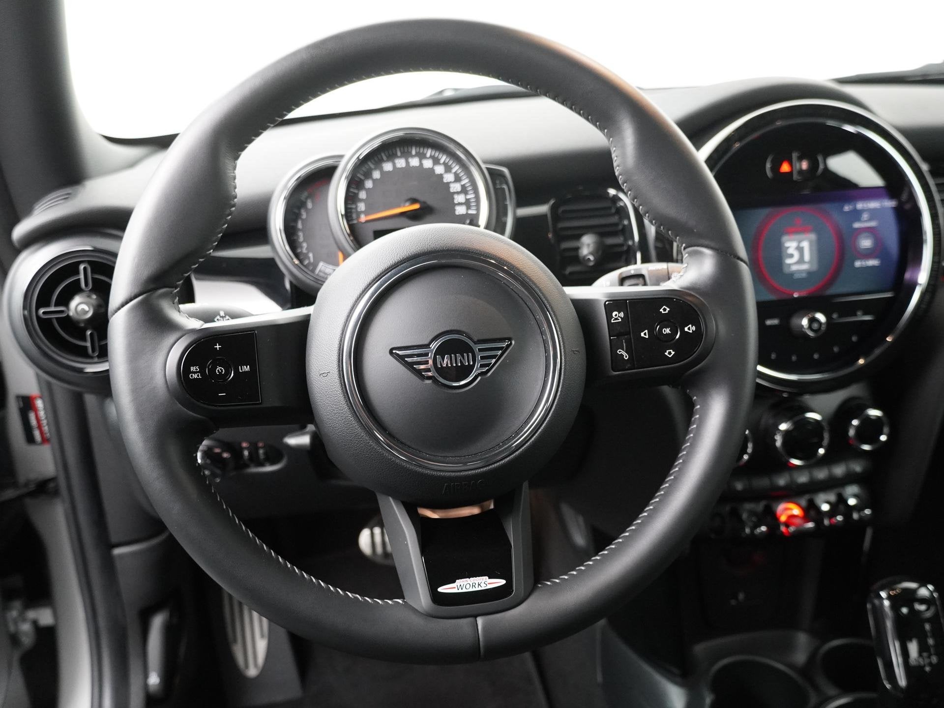 MINI 3-deurs Cooper JCW pakket | Stoelverwarming | LED | Par, Auto's, 136 pk, Gebruikt, Met garantie (alle), 4 stoelen