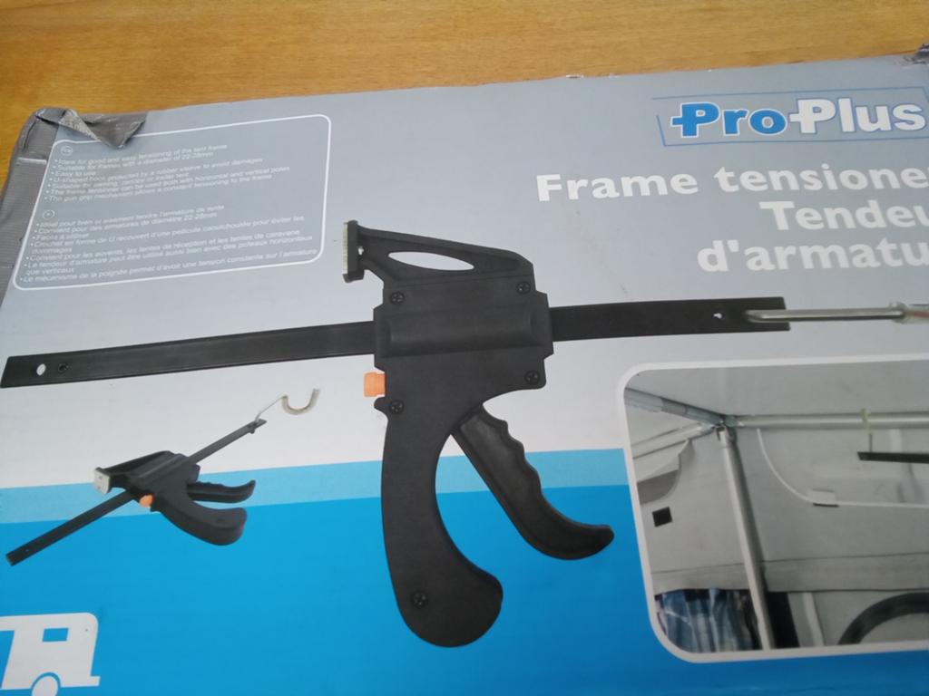 Frame tensioner voor een voortent, Ophalen