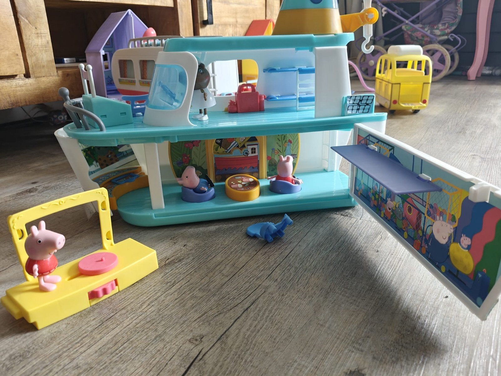 Grote Peppa Pig speelset: boot, camper, huis en meer!, Ophalen, Gebruikt, Jongen of Meisje