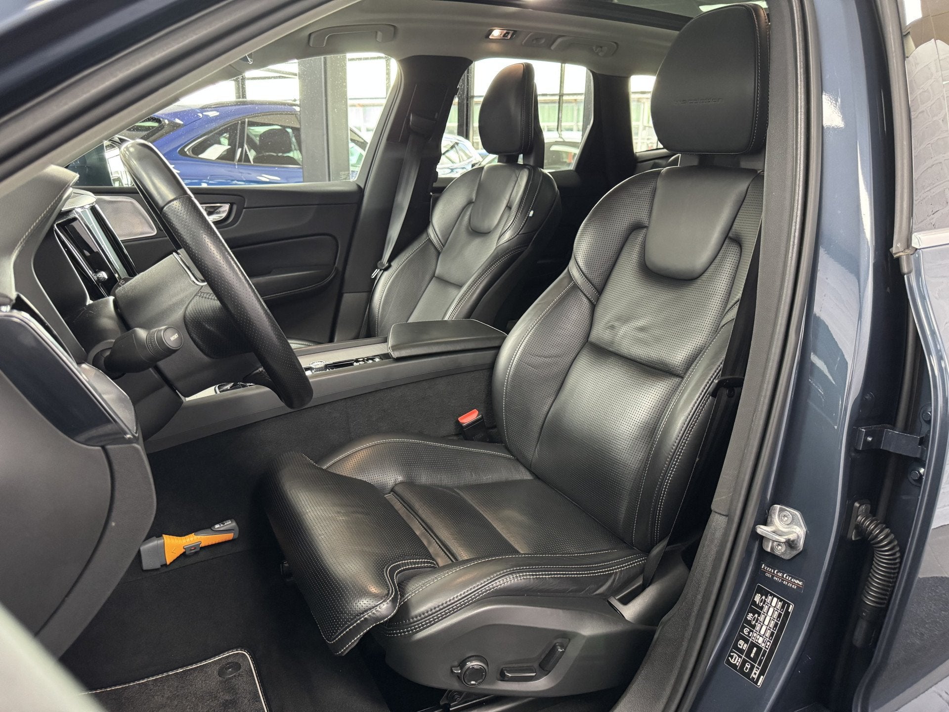 Volvo XC60 2.0 T8 Twin Engine AWD Inscription Luchtvering B&, Automaat, Gebruikt, 1969 cc, Blauw