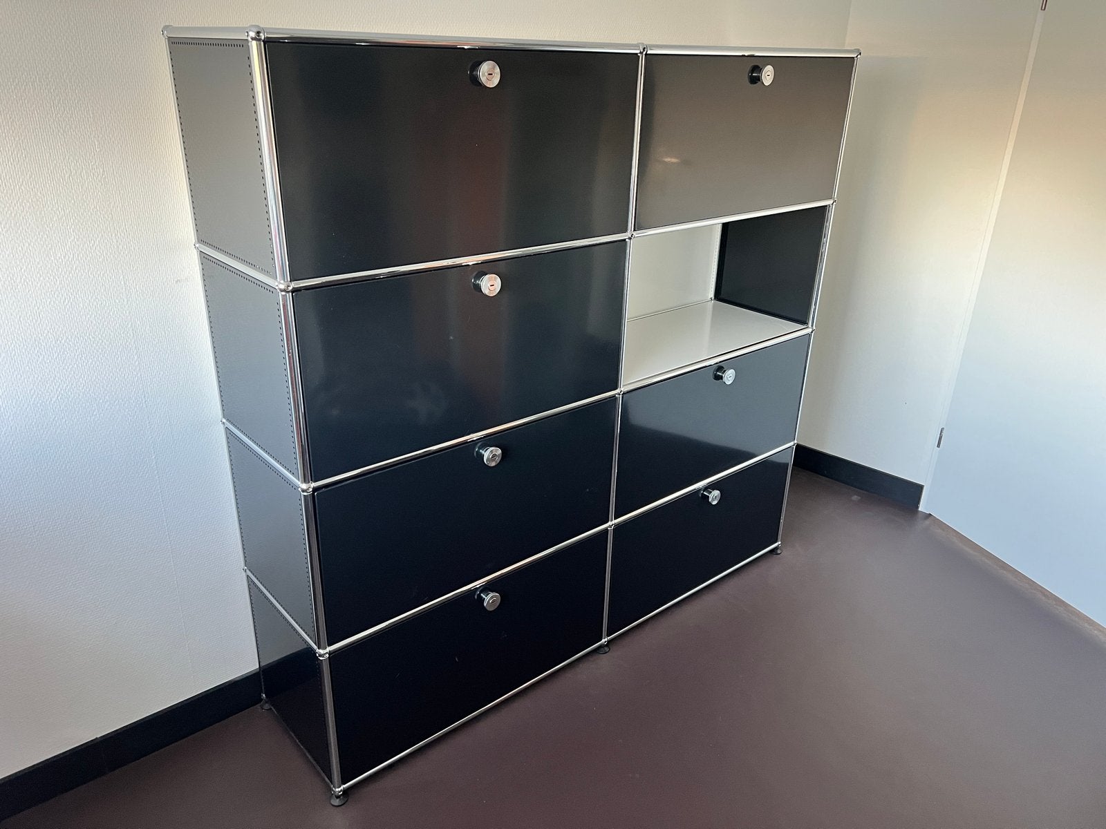 USM Haller Dressoir/Opbergkast Zwart met Lades en Kleppen, Ophalen, Gebruikt