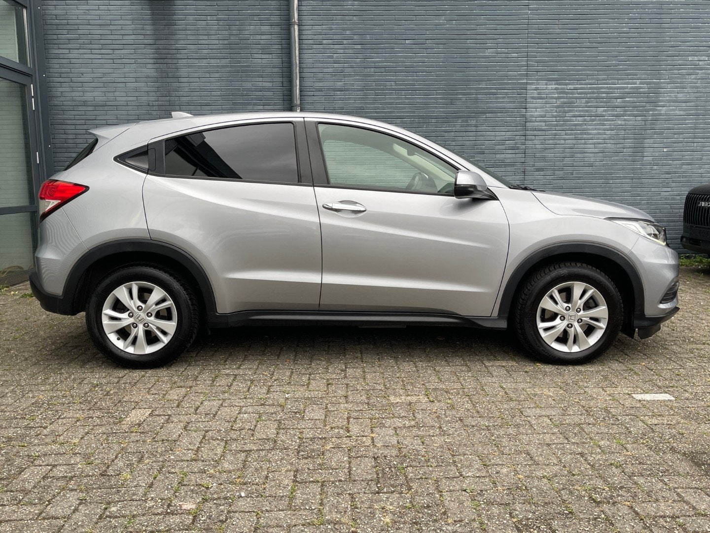 Honda HR-V 1.5 i-VTEC 130pk Automaat Elegance Facelift model, Automaat, 12 maanden, Stof, Zwart