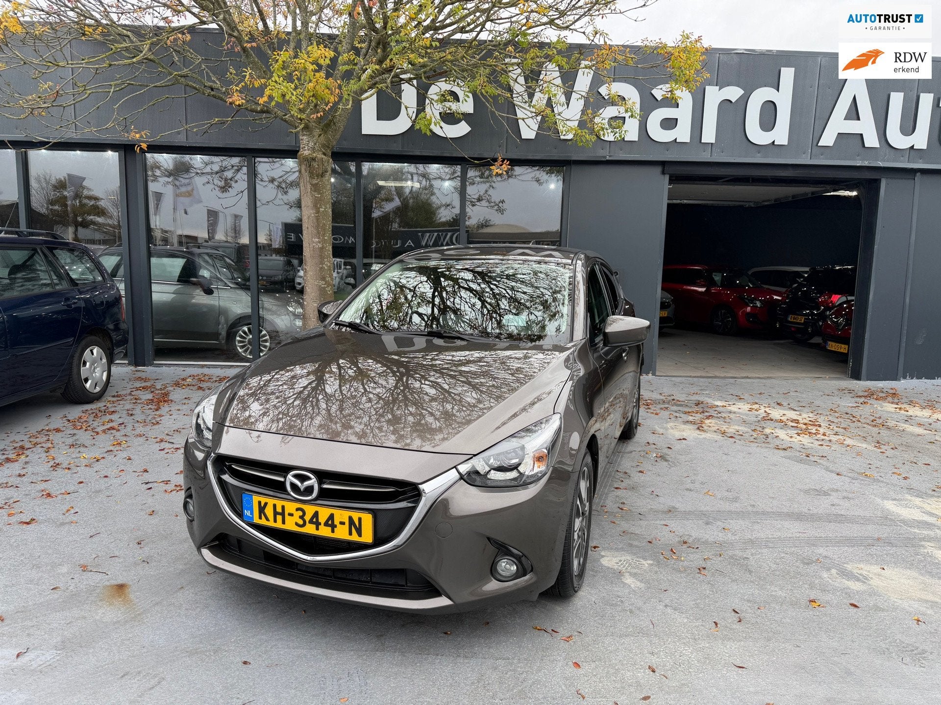 Mazda 2 1.5 Skyactiv-G GT-M/automaat/airco/cruise/ NAP/PDC a, Auto's, Dealer onderhouden, Euro 6, 4 cilinders, Bruin