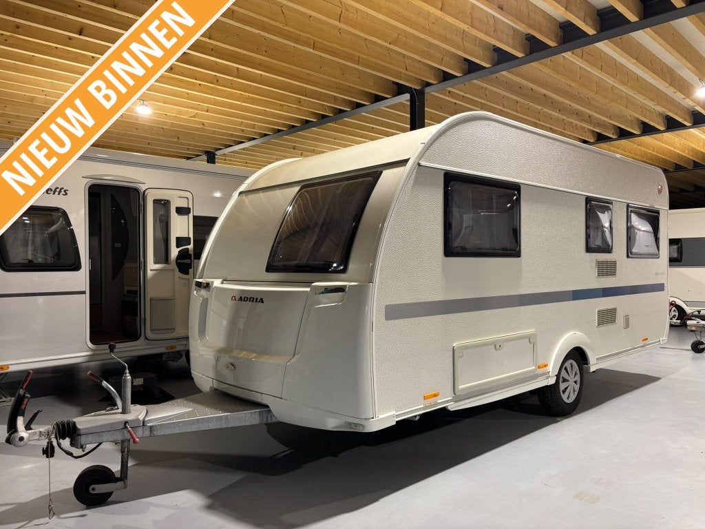 Adria Altea 472 PU bj.2023 met ZAKLUIFEL! TOPSTAAT!!, Rondzit, Tot en met 4, 1000 - 1250 kg, Schokbreker