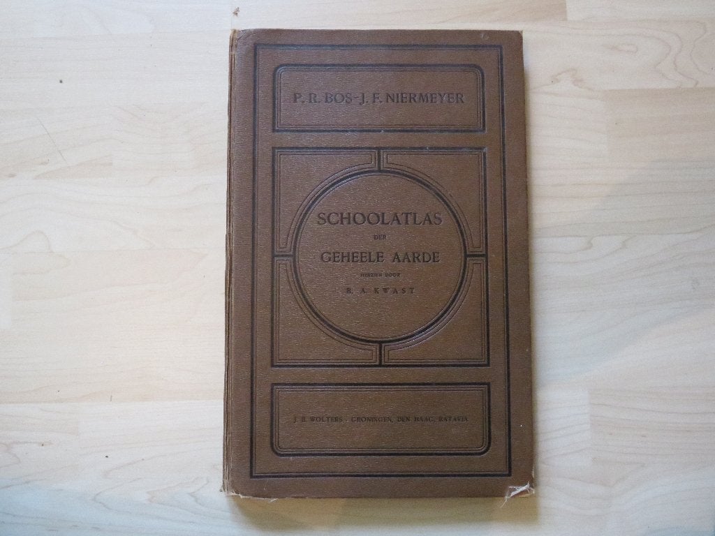 Schoolatlas der gehele aarde 1932, Boeken, Atlassen en Landkaarten, Gelezen, Ophalen of Verzenden, Landkaart, 1800 tot 2000