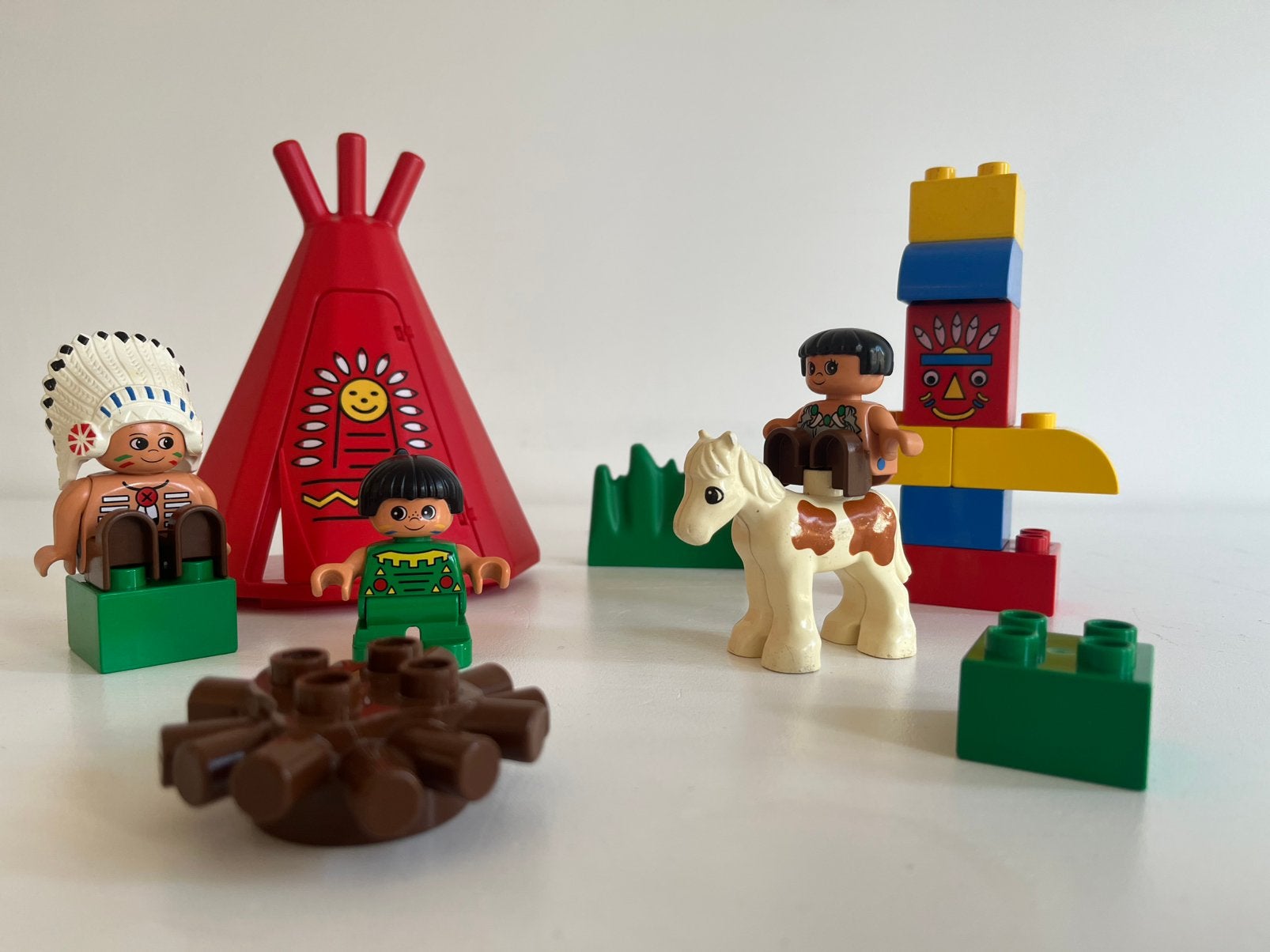LEGO Duplo 2432 Big Chief's Teepee (Tipi) (incompleet), Ophalen of Verzenden, Zo goed als nieuw, Duplo
