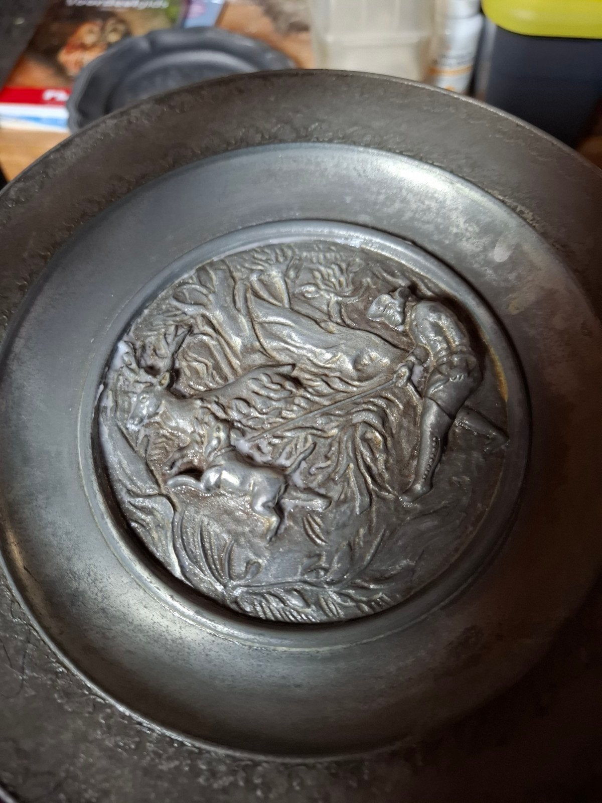 Antieke tinnen plaat met jachtscène reliëf, Antiek en Kunst, Antiek | Tin, Ophalen of Verzenden