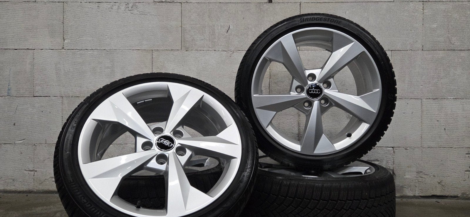 18" Audi A3 S3 VW Golf Leon Octavia org velgen winterbanden, Auto-onderdelen, 18 inch, Gebruikt, Banden en Velgen, C